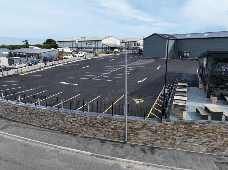 1-4 Estuary Retail Park, Wadebridge for lease - Building Photo - Image 3 of 10