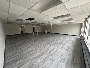 35-101 E Fullerton Ave, Addison, IL for lease Interior Photo- Image 2 of 9