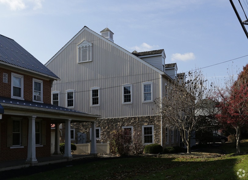 342 E Main St, Leola, PA for lease - Building Photo - Image 2 of 15