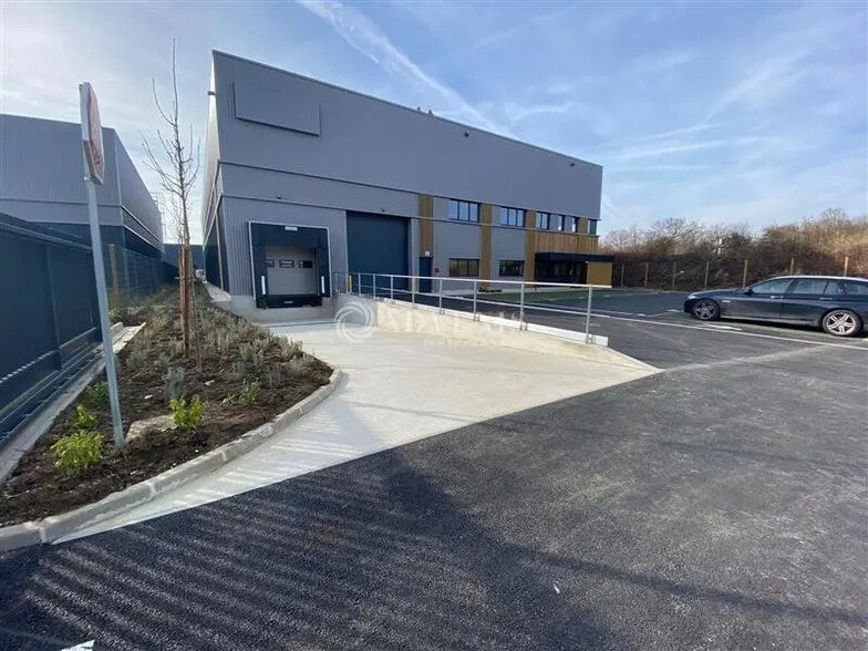 Industrial in Vaires-sur-Marne for lease - Building Photo - Image 2 of 12