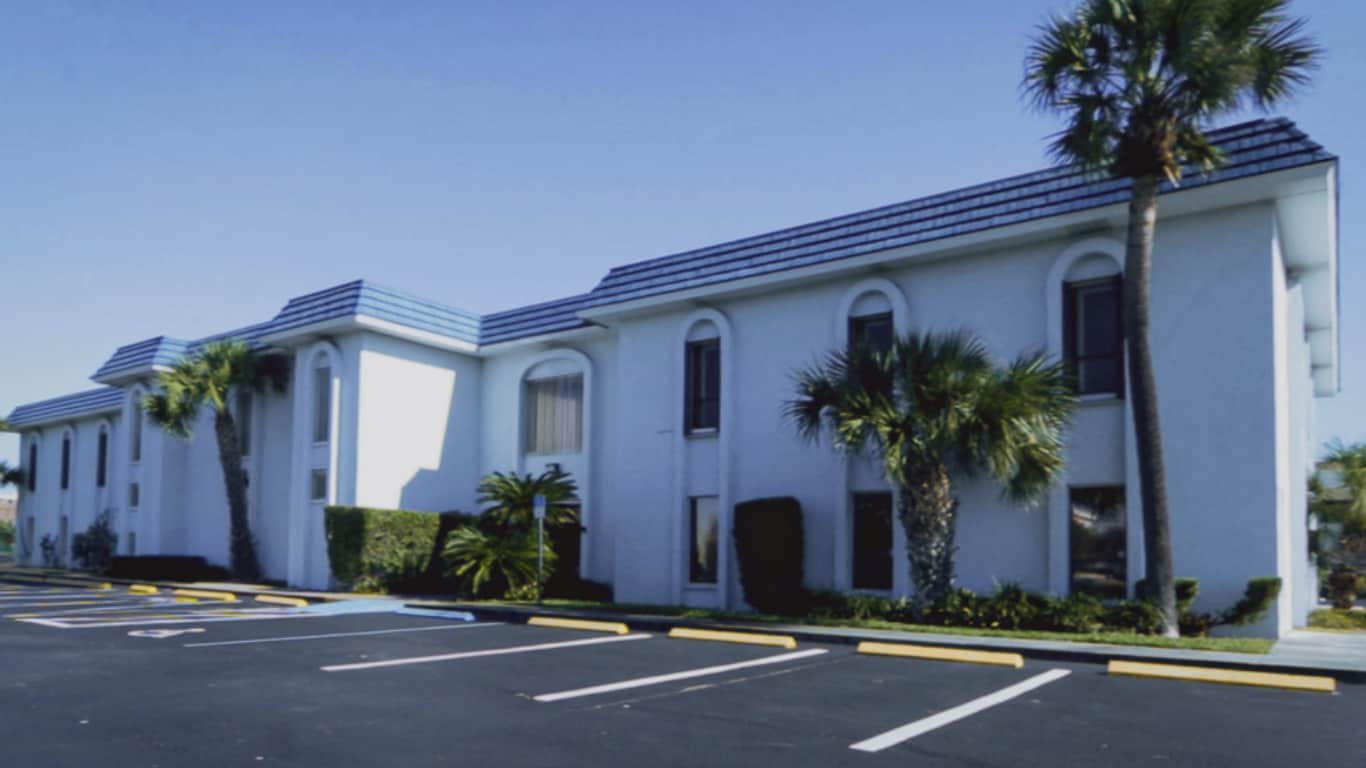 3000 N Atlantic Ave, Cocoa Beach, FL for lease Interior Photo- Image 1 of 10