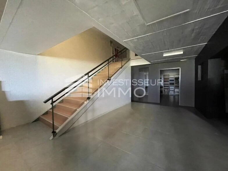 Retail in Boissise-le-Roi for lease - Lobby - Image 3 of 4