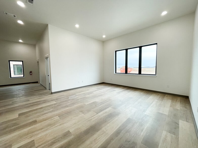 6905 Alcove Ave, Lubbock, TX for lease - Interior Photo - Image 3 of 21