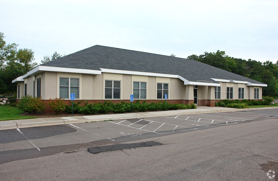 1585 Thomas Center Dr, Saint Paul, MN for lease - Primary Photo - Image 1 of 8