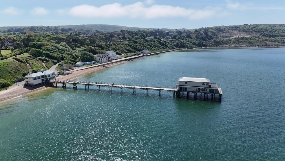 Totland Pier, Totland Bay for sale - Building Photo - Image 2 of 15