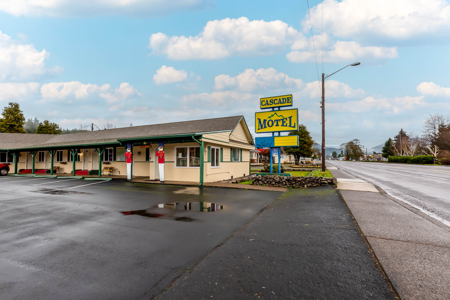 Cascade Motel & Self Storage portfolio of 2 properties for sale on LoopNet.com Building Photo- Image 1 of 51