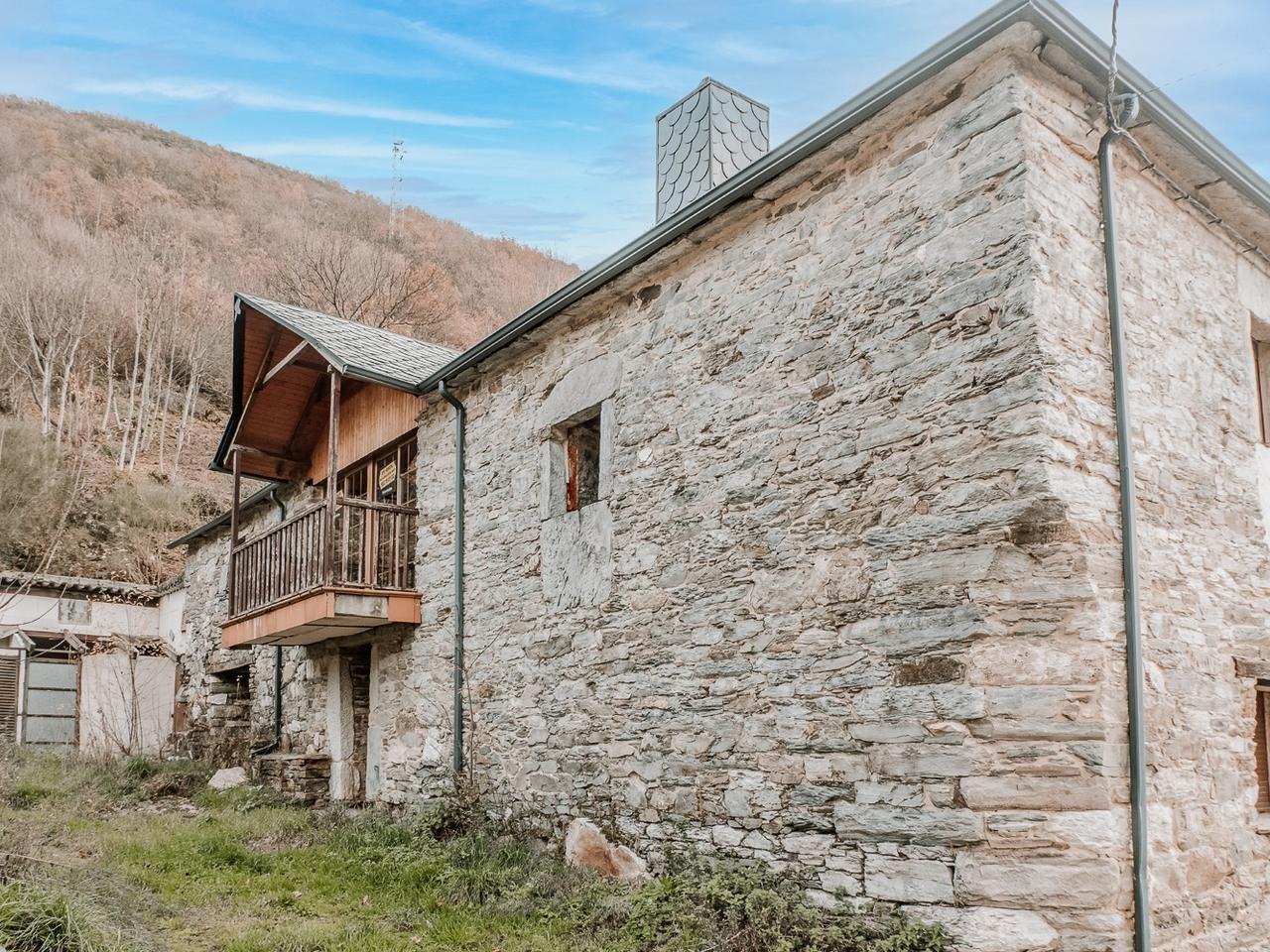 Retail in Barjas for sale Building Photo- Image 1 of 10