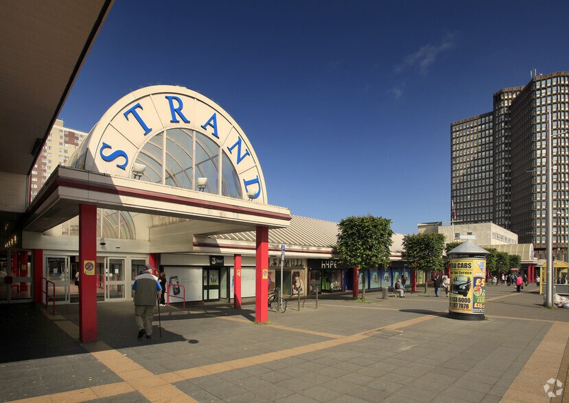 73 Strand Shopping Centre, Bootle for lease - Building Photo - Image 1 of 7