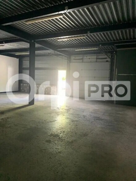 Flex in Mérignac for lease - Interior Photo - Image 2 of 10