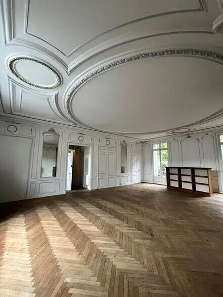 Office in Rouen for lease - Interior Photo - Image 3 of 13