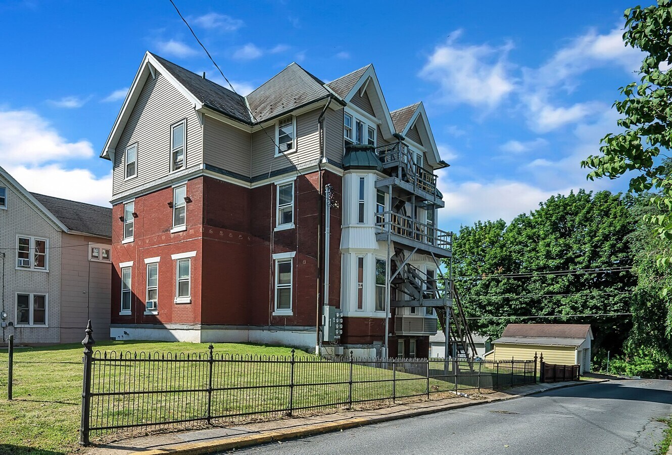 740 2nd St, Catasauqua, PA 18032