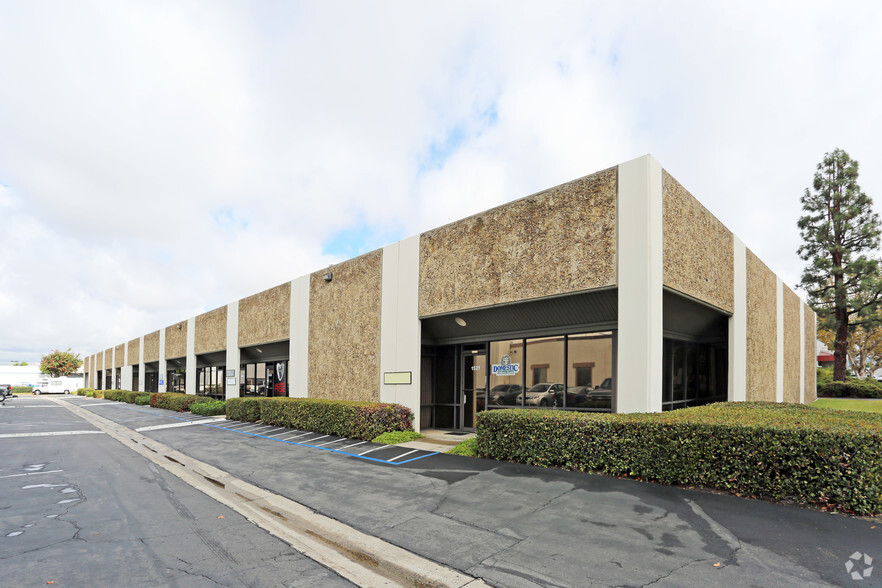 1521-1539 W Orangewood Ave, Orange, CA for lease - Building Photo - Image 2 of 12