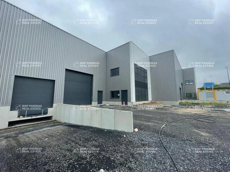 Office in Bondues for lease - Building Photo - Image 2 of 13