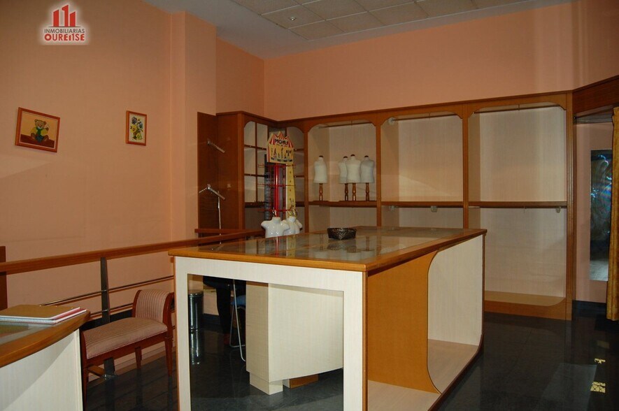 Retail in Ourense, Orense for lease - Building Photo - Image 2 of 8