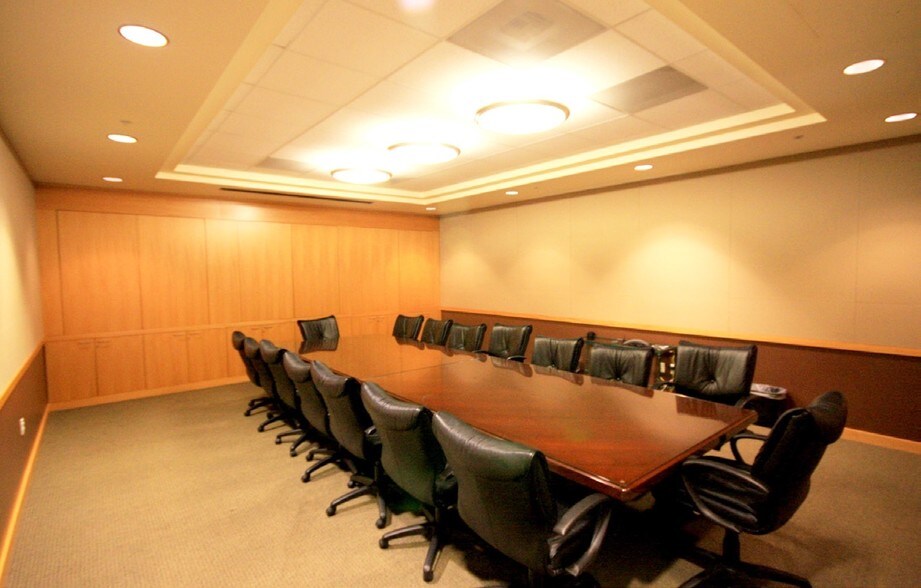 1201 NE Lloyd Blvd, Portland, OR for sale - Building Photo - Image 1 of 1