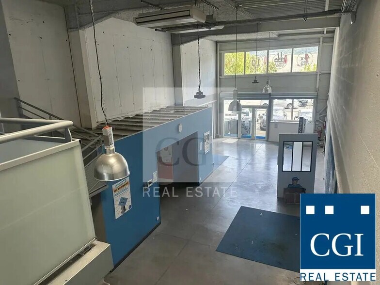 Retail in SAINT-MARTIN-D'HERES for lease - Lobby - Image 2 of 7