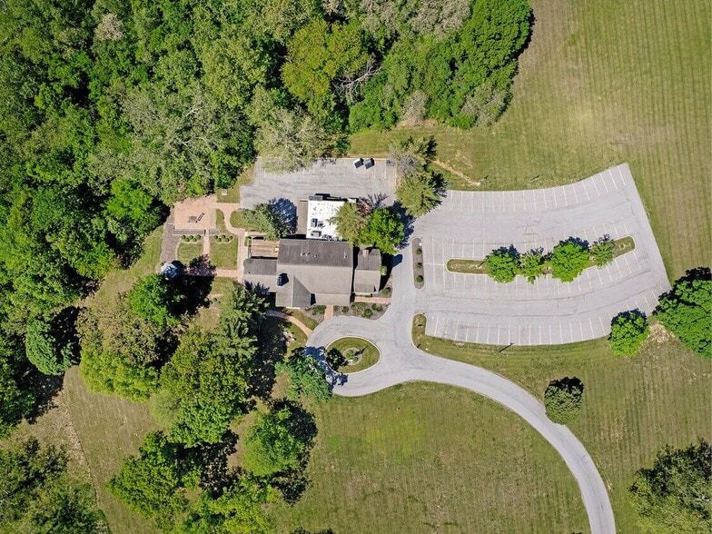 2820 NW Barry Rd, Kansas City, MO for sale - Aerial - Image 3 of 5