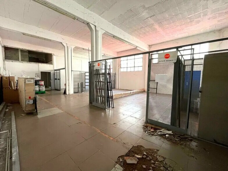 Industrial in Nice for lease - Building Photo - Image 2 of 12