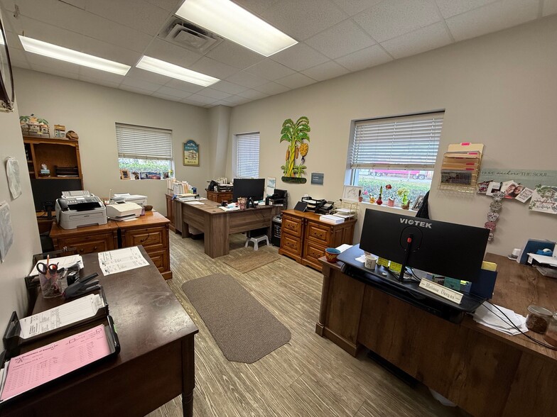 Sale-Lease-Back Plus Adjacent Car Wash portfolio of 2 properties for sale on LoopNet.com - Interior Photo - Image 3 of 12