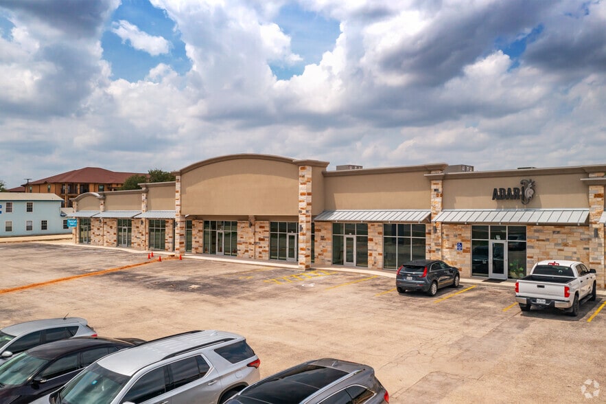 1240 W Oaklawn Rd, Pleasanton, TX for sale - Primary Photo - Image 1 of 1