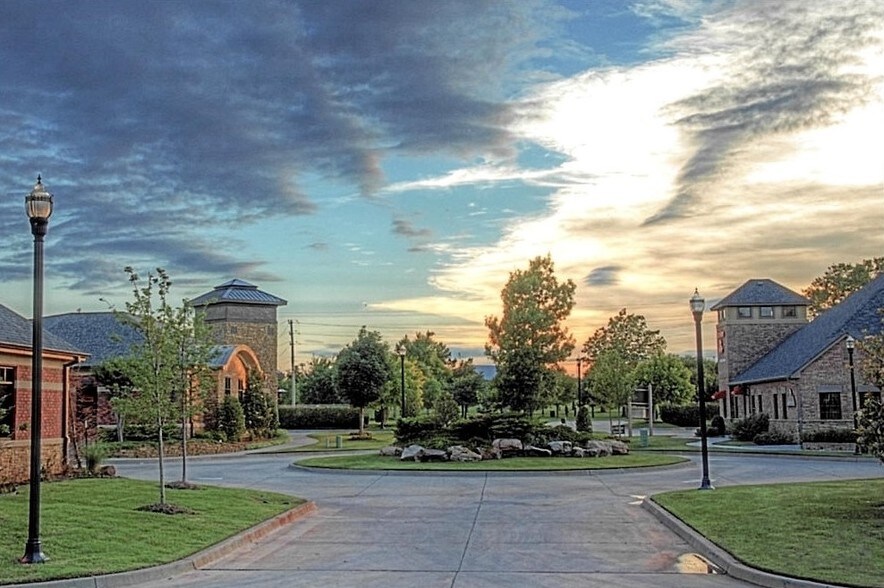 1500 N Mustang Rd, Mustang, OK for sale - Building Photo - Image 1 of 1