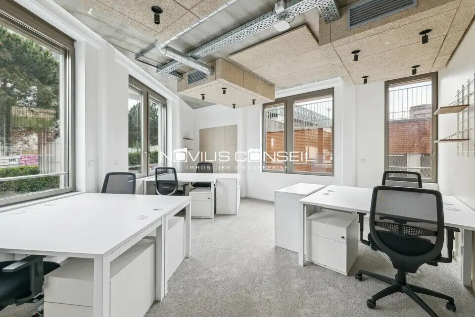 Location Bureaux 536 m² - Photo 1