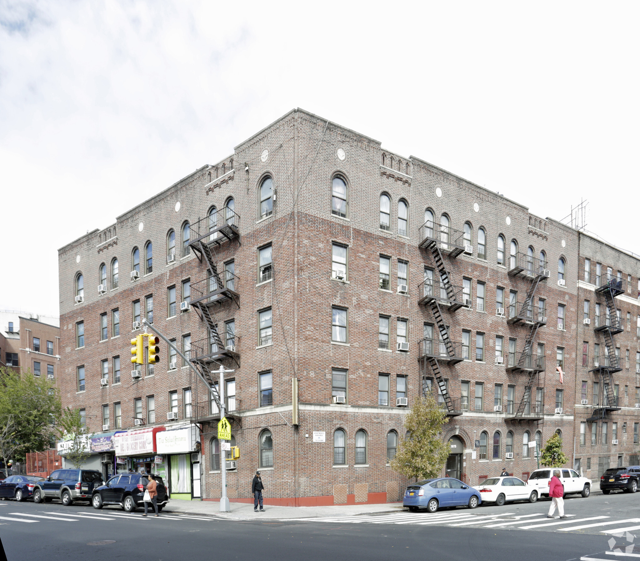 1975 Davidson Ave, Bronx, NY for lease Primary Photo- Image 1 of 6