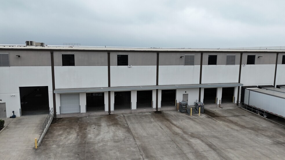 10101 Fountaingate Dr, Stafford, TX for sale - Building Photo - Image 3 of 6