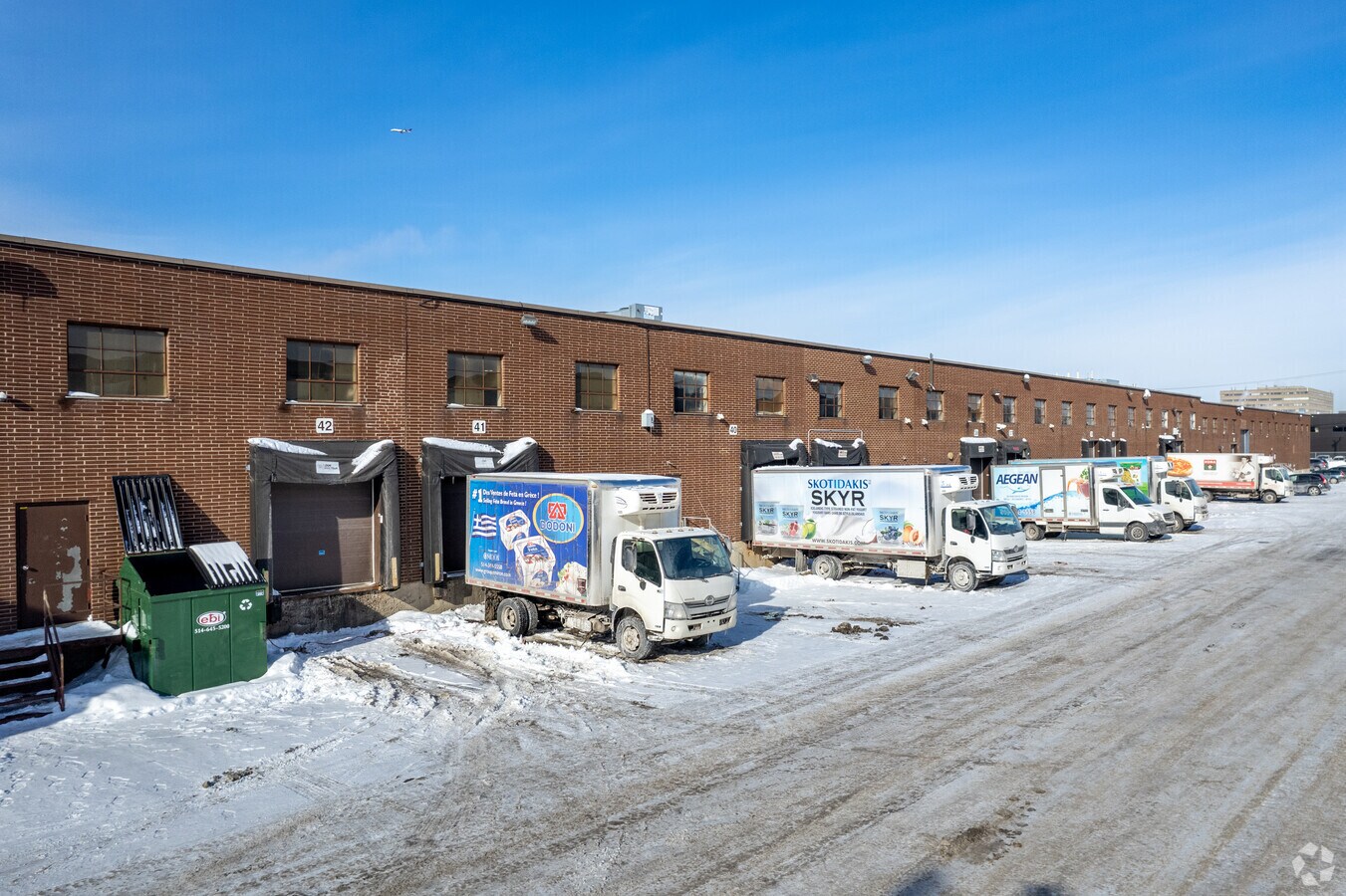 385455 Deslauriers Rue, SaintLaurent, QC H4N 1W2
