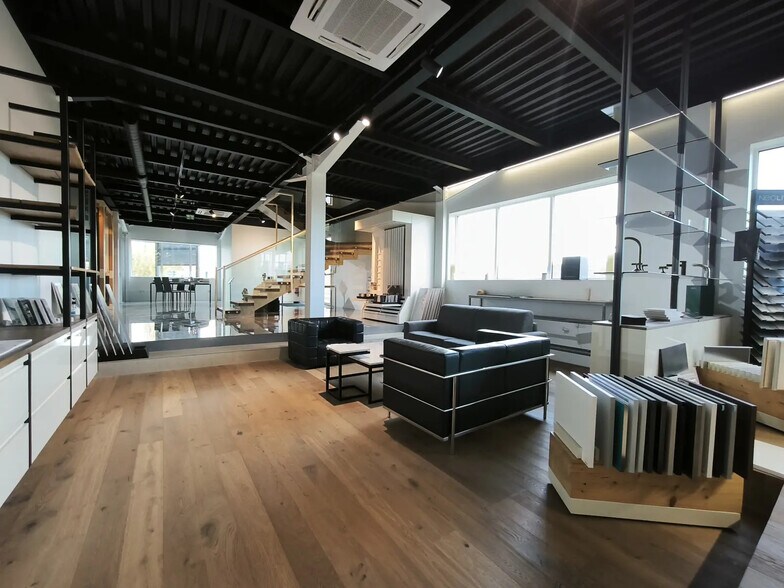 Office in Viarmes for lease - Building Photo - Image 3 of 17