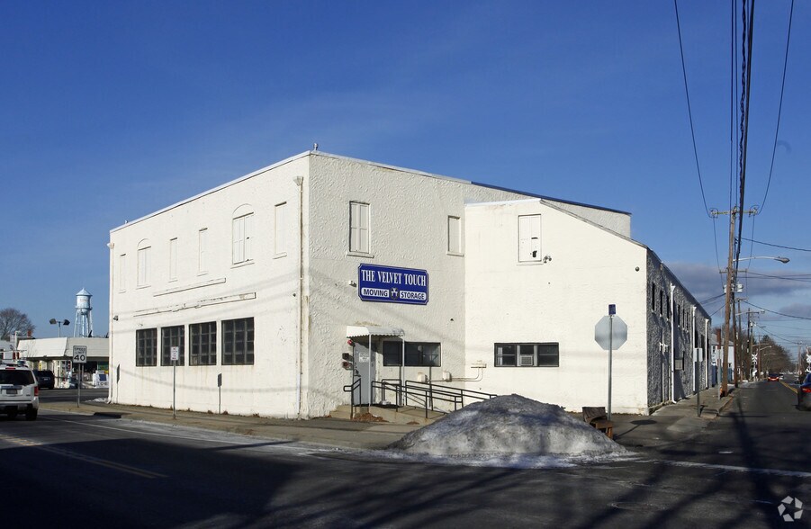 610 W Main St, Riverhead, NY for sale - Primary Photo - Image 1 of 1
