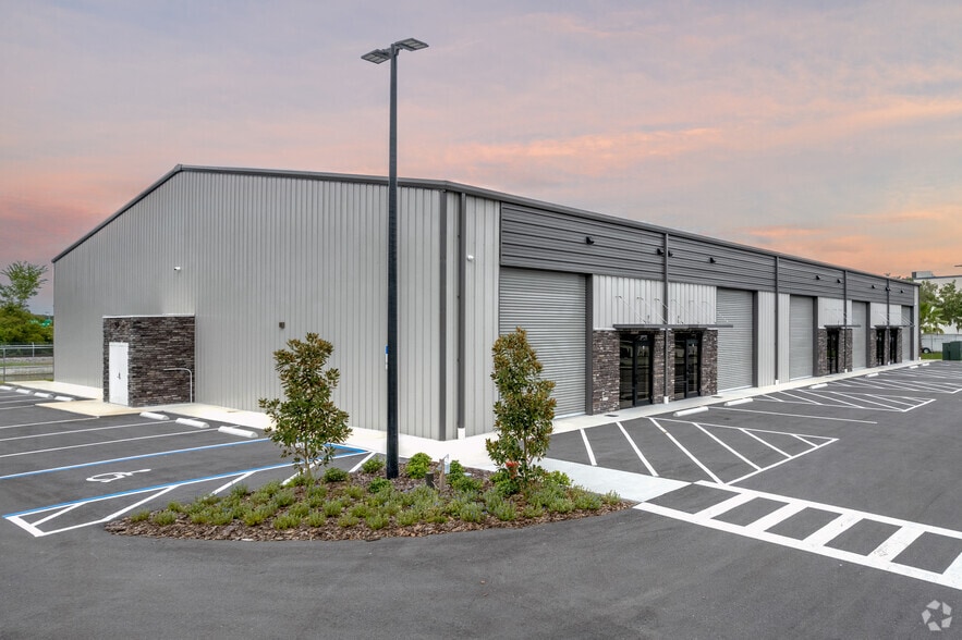 1802 Corporate Center Ln, Plant City, FL for lease - Primary Photo - Image 1 of 5