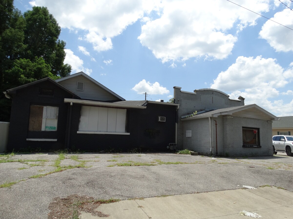 903 Oak Hill Rd, Evansville, IN 47711