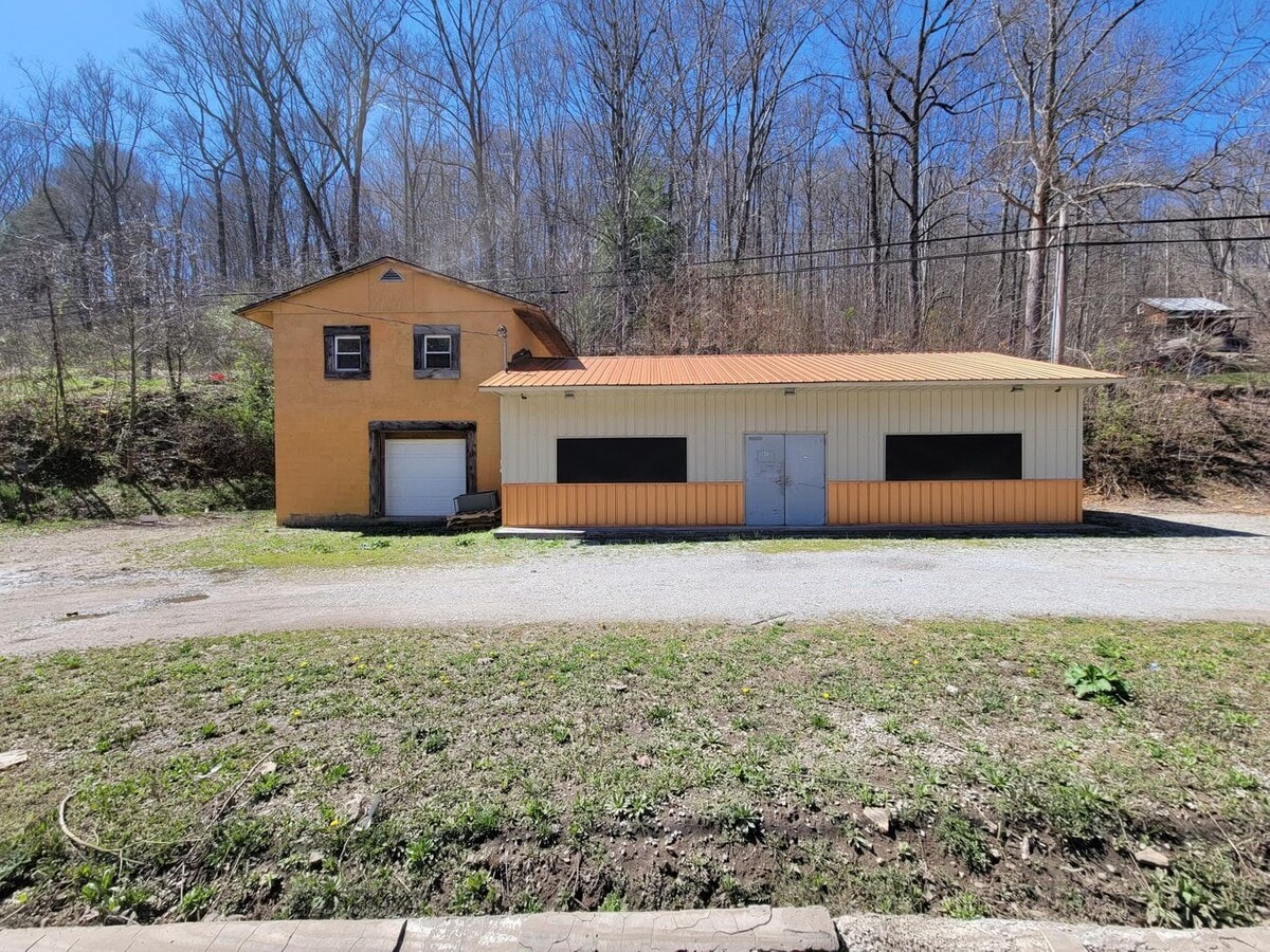 9547 Orby Cantrell Hwy, Pound, VA 24279