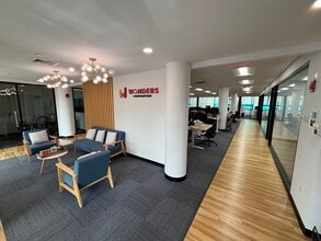 30-30 Northern Blvd, Long Island City, NY for lease Interior Photo- Image 2 of 8