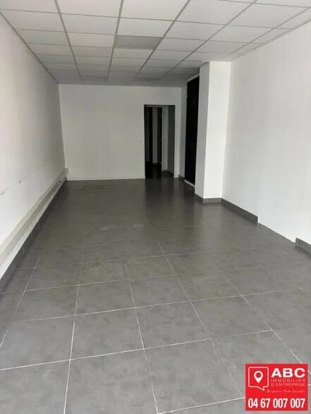 Retail in Saint-Estève for lease - Building Photo - Image 2 of 6