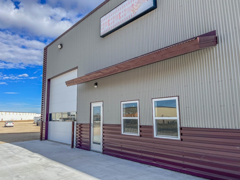 687 N Robertson Rd, Casper, WY for lease - Building Photo - Image 2 of 13