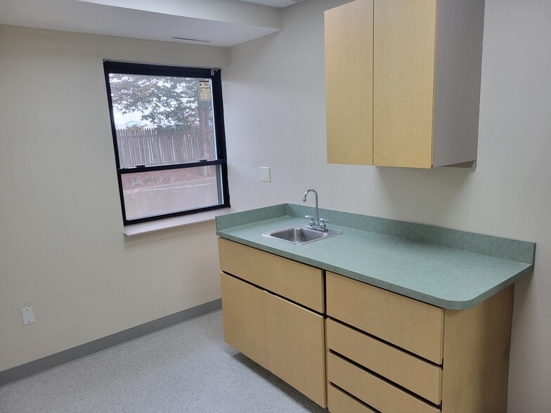 160 Commack Rd, Commack, NY for lease - Building Photo - Image 3 of 39