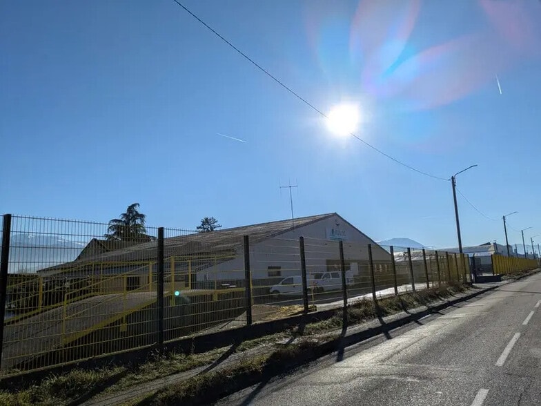 Office in Échirolles for sale - Building Photo - Image 2 of 6