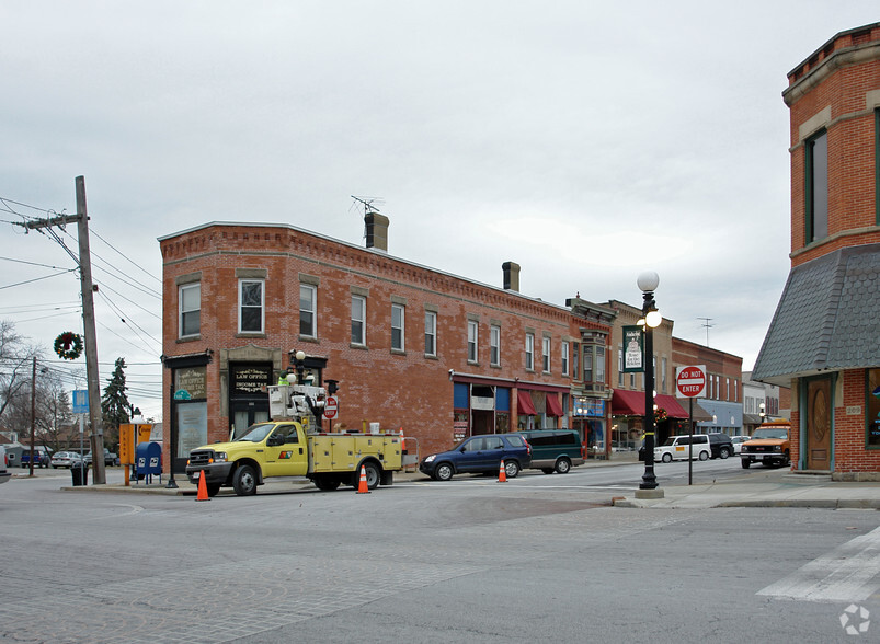 101-105 Park Ave, Amherst, OH for sale - Primary Photo - Image 1 of 1