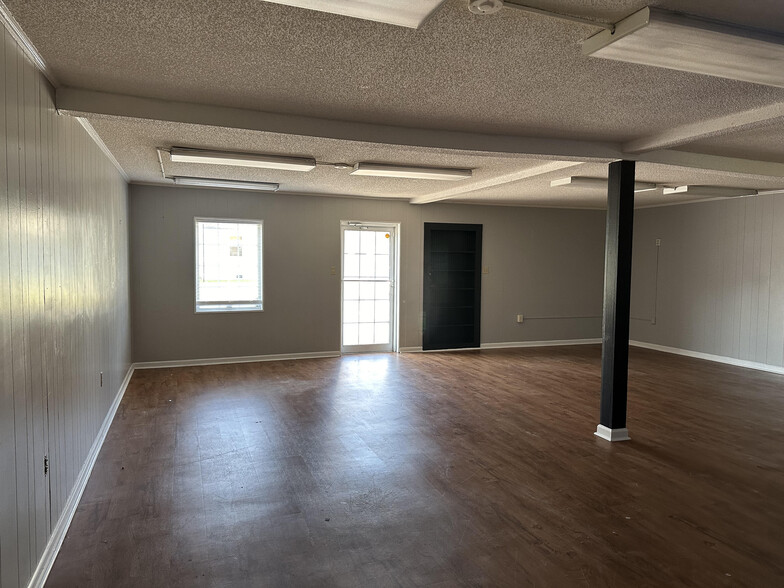 113-121 W 8th St, Rincon, GA for lease - Building Photo - Image 3 of 20