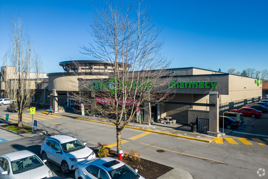 20395 Lougheed Hwy, Maple Ridge, BC for lease - Primary Photo - Image 1 of 7