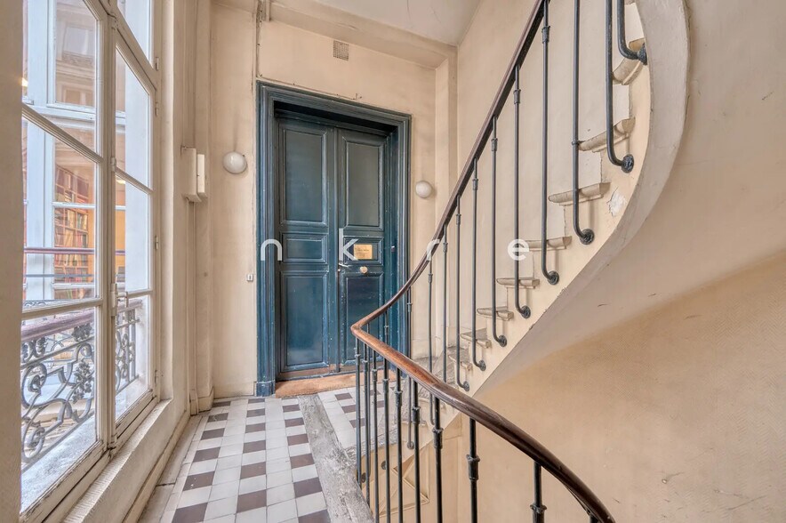 Office in Paris for lease - Building Photo - Image 2 of 9