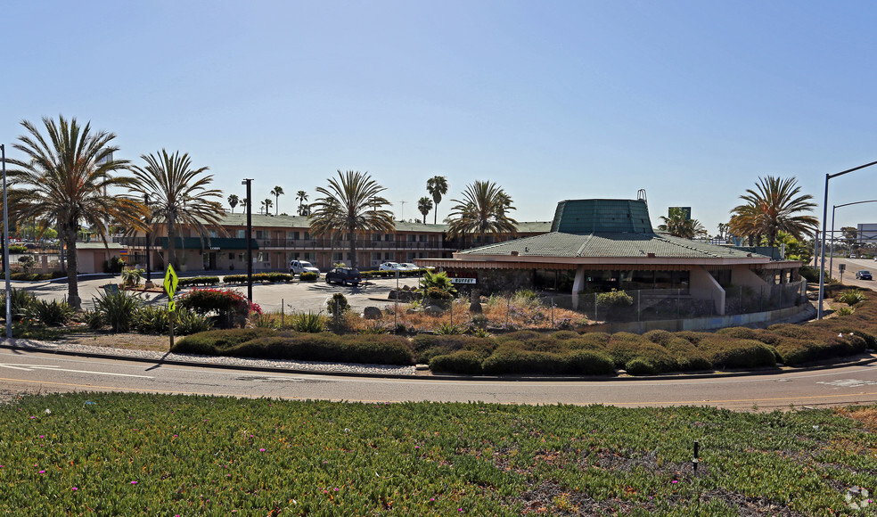 1401 Mission Ave, Oceanside, CA for lease - Building Photo - Image 3 of 8