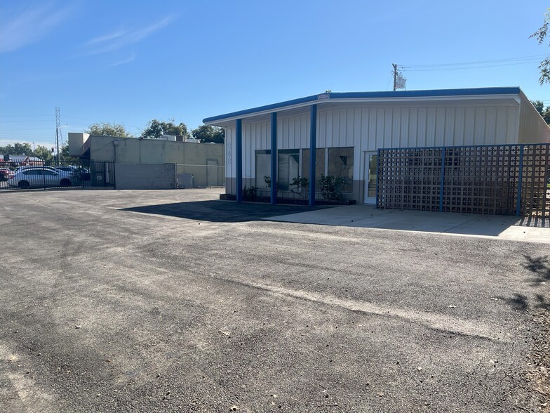 948 Enterprise Dr, Sacramento, CA for lease - Building Photo - Image 2 of 8