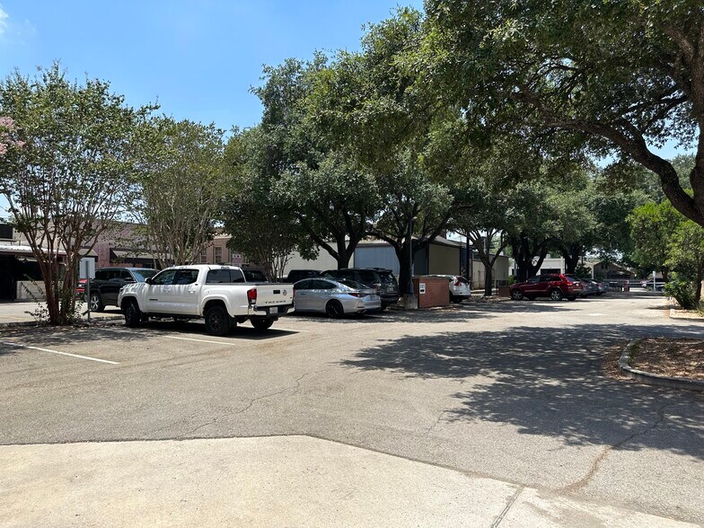 401 Main Plz, New Braunfels, TX 78130 Office for Lease