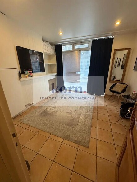 Office in Paris for lease - Interior Photo - Image 1 of 8