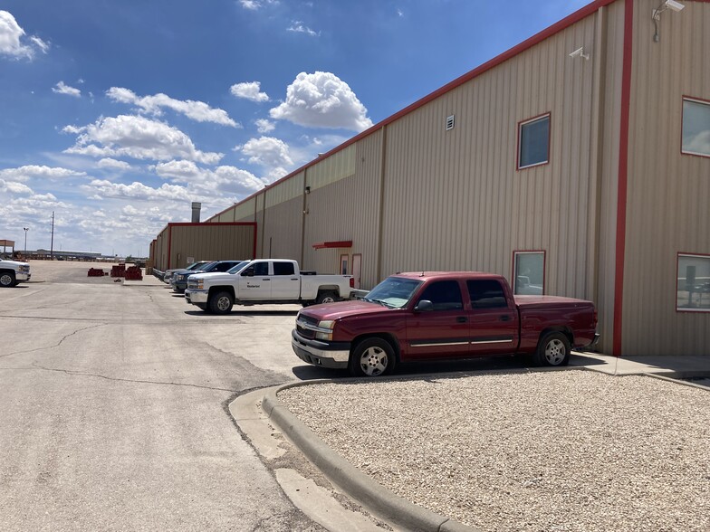 3215 N Enterprise Dr, Hobbs, NM 88240 - 42,850 SF Industrial Flex on 15 ...