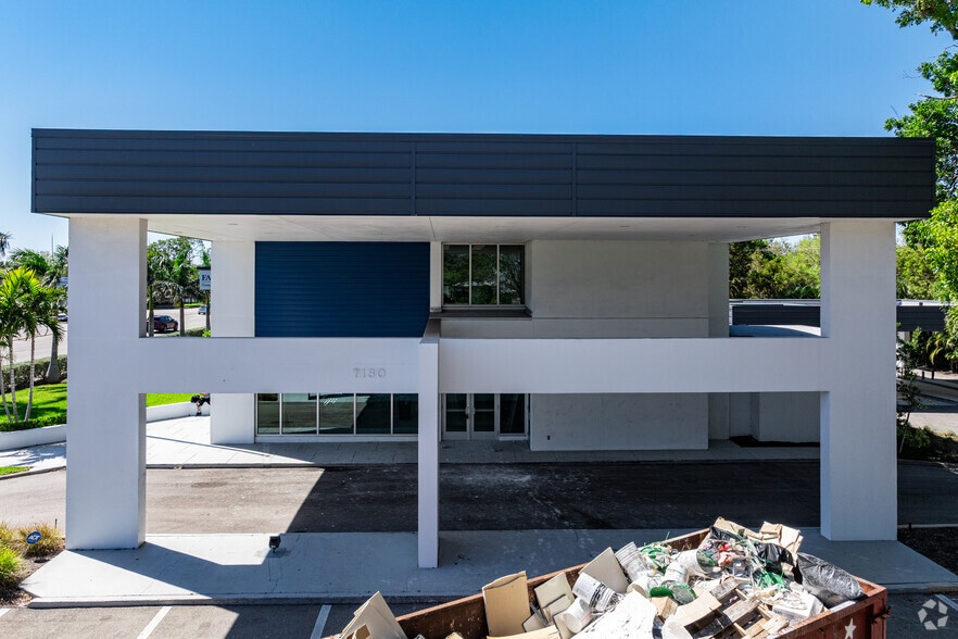 7130 College Pky, Fort Myers, FL for lease - Building Photo - Image 2 of 4