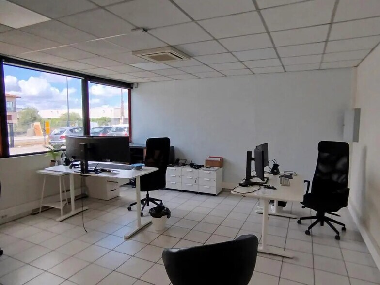 Flex in Toulouse for sale - Building Photo - Image 2 of 7